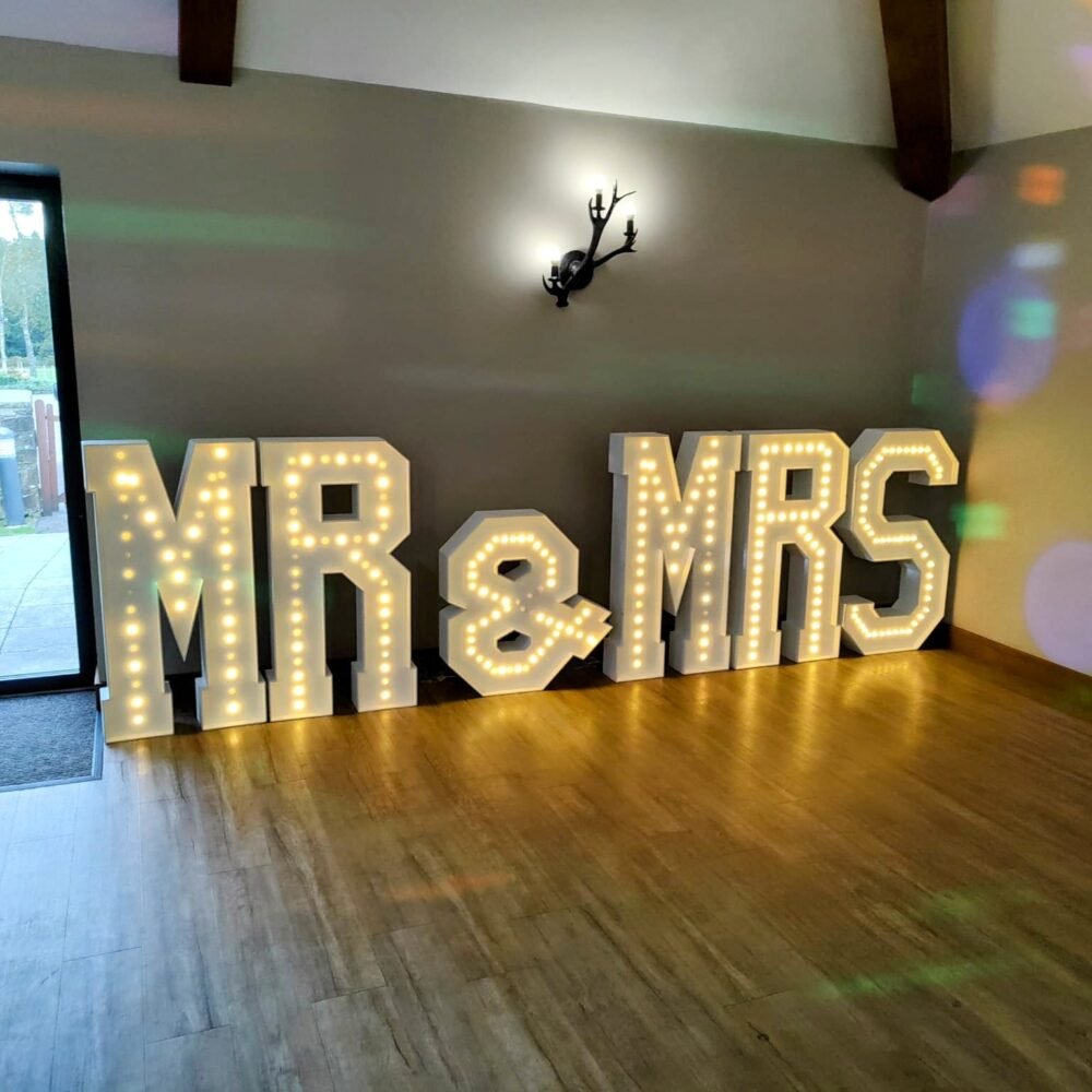 XL Light up "MR & MRS" letters - Image 2