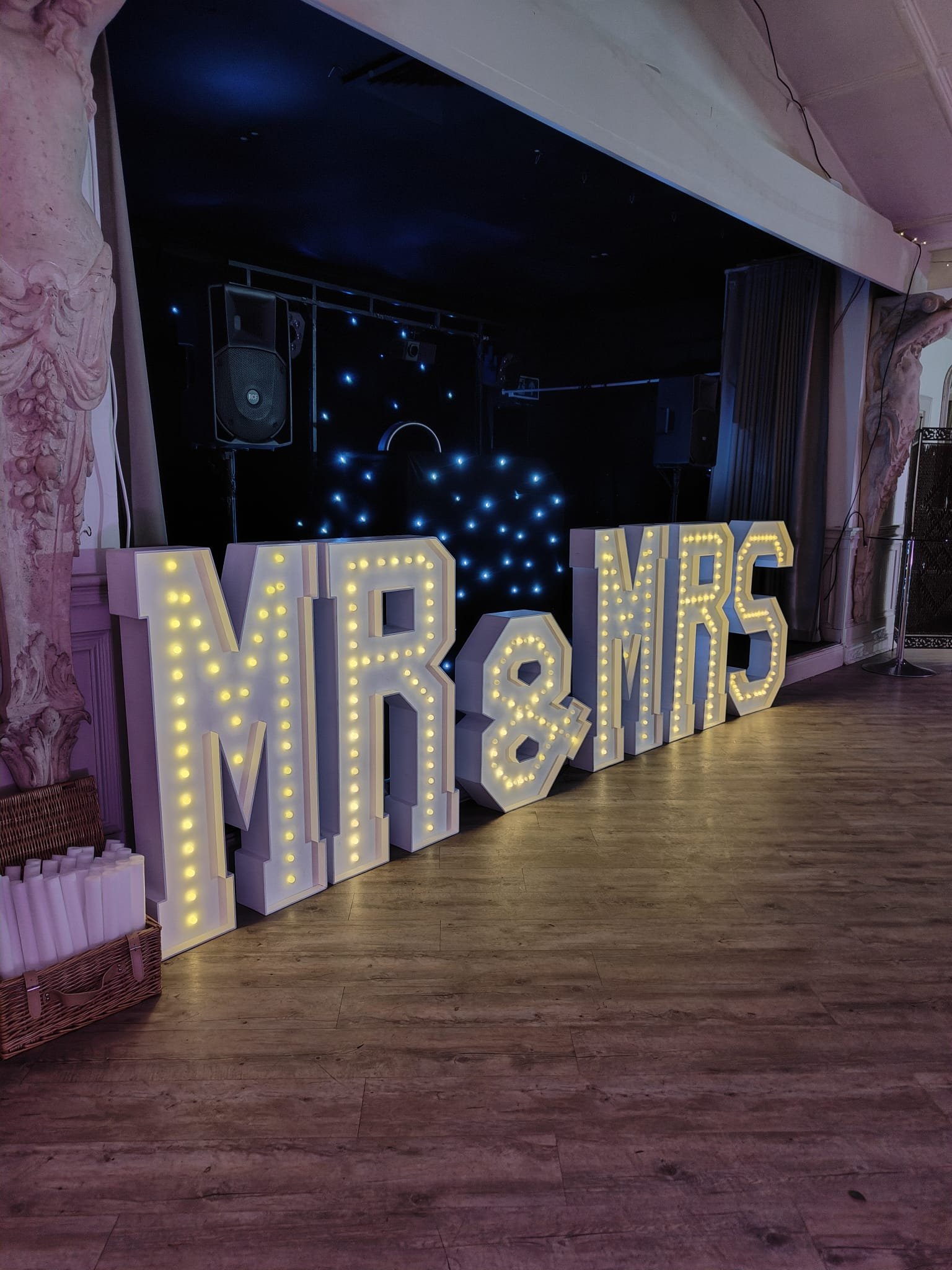 XL Light up "MR & MRS" letters - Image 3